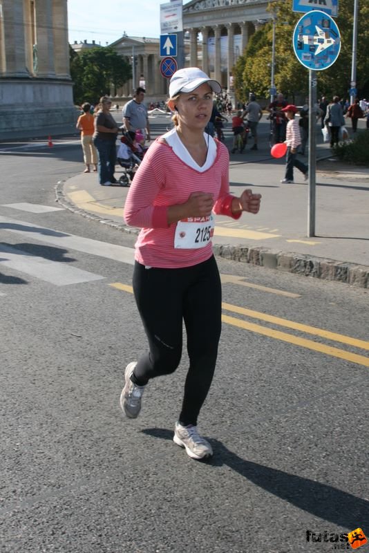 Spar Budapest Marathon 2009 Baranyai Ágnes, Mosonmagyaróvár Spar Budapest Marathon in Hungary Spar Budapest Marathon finish 2009, Baranyai Ágnes, Mosonmagyaróvár