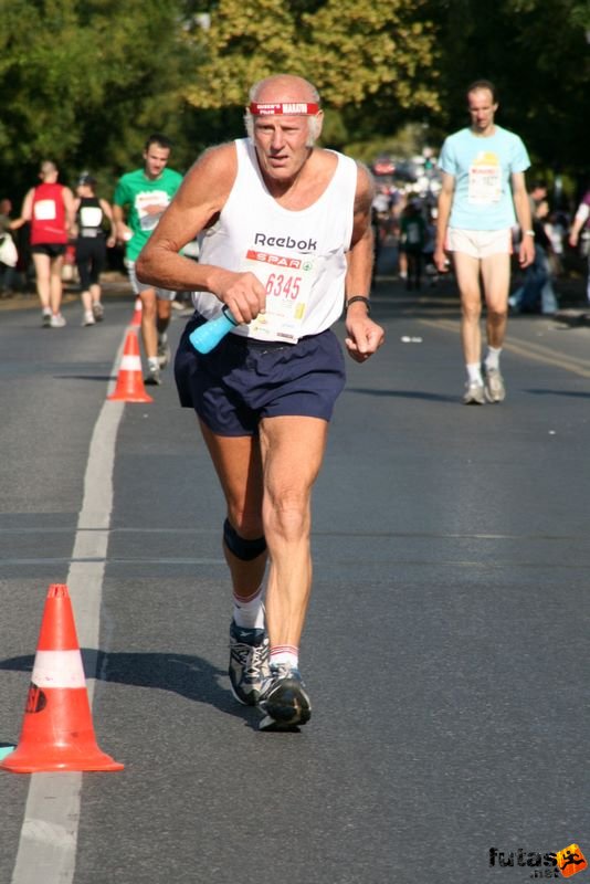 Spar Budapest Marathon 2009 Fehér Károly Spar Budapest Marathon in Hungary Spar Budapest Marathon finish 2009, Fehér Károly