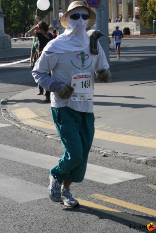 Spar Budapest Marathon 2009 Major Árpád József Spar Budapest Marathon in Hungary Spar Budapest Marathon finish 2009, Major Árpád József