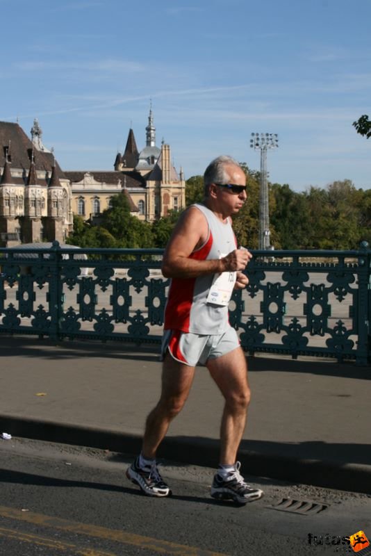 Spar Budapest Marathon 2009 Jobbágy Lajos Spar Budapest Marathon in Hungary Spar Budapest Marathon finish 2009, Jobbágy Lajos