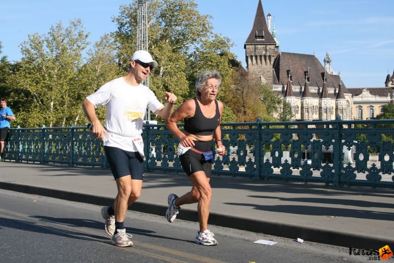 Spar Budapest Marathon 2009 Lencsés Éva Spar Budapest Marathon in Hungary Spar Budapest Marathon finish 2009, Lencsés Éva