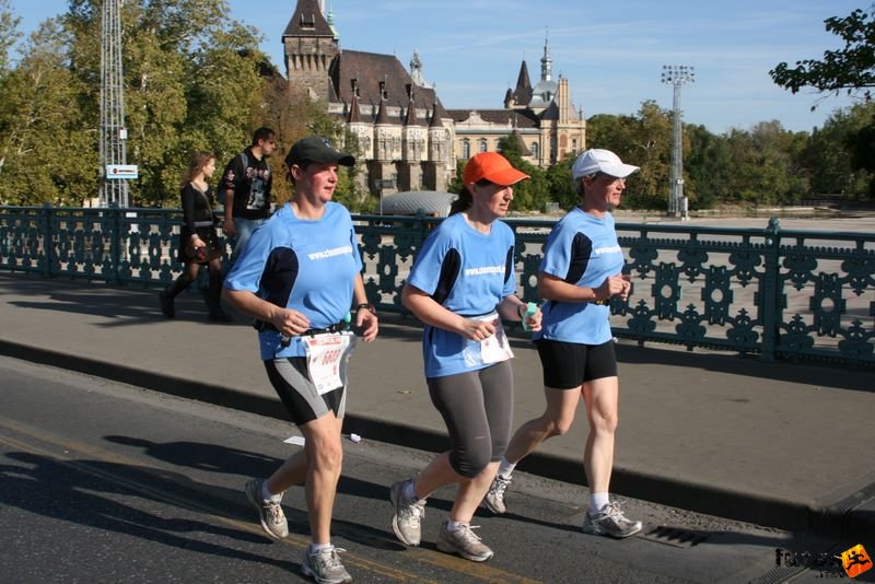 Spar Budapest Marathon 2009 Timmermann Sabine, Grosskönigsförde Spar Budapest Marathon in Hungary Spar Budapest Marathon finish 2009, Timmermann Sabine, Grosskönigsförde