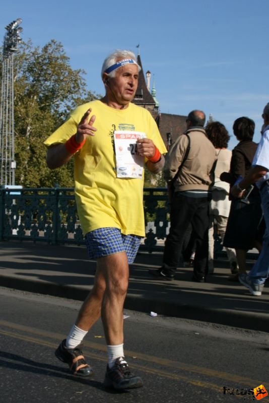 Spar Budapest Marathon 2009 Klausz Zoltán Spar Budapest Marathon in Hungary Spar Budapest Marathon finish 2009, Klausz Zoltán