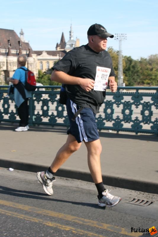 Spar Budapest Marathon 2009 Lindholm Tommi, Helsinki Spar Budapest Marathon in Hungary Spar Budapest Marathon finish 2009, Lindholm Tommi, Helsinki