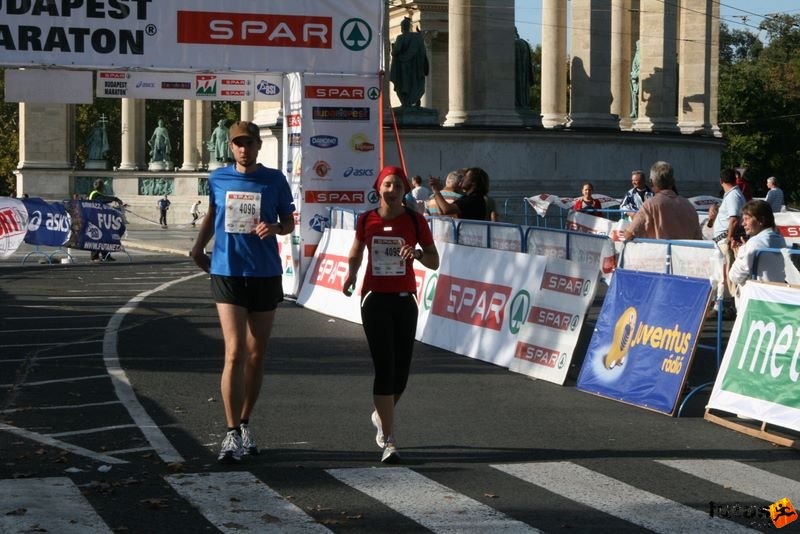 Spar Budapest Marathon 2009 Pahl Philipp, Eckhardt Julia, Hamburg Spar Budapest Marathon in Hungary Spar Budapest Marathon finish 2009, Pahl Philipp, Eckhardt Julia, Hamburg