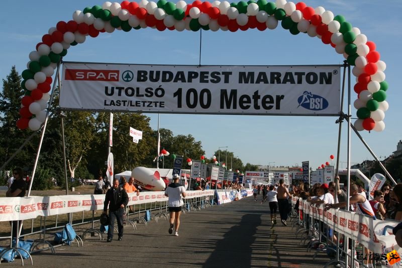 Spar Budapest Marathon 2009 Budapest Marathon utolsó last 100 meter Spar Budapest Marathon in Hungary Spar Budapest Marathon finish 2009, Budapest Marathon utolsó last 100 meter