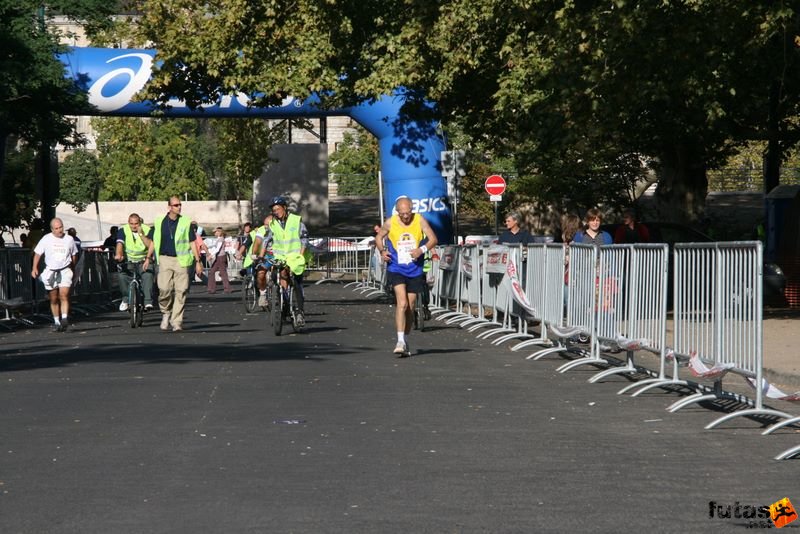 Spar Budapest Marathon 2009 Csery Péter dr. Spar Budapest Marathon in Hungary Spar Budapest Marathon finish 2009, Csery Péter dr.