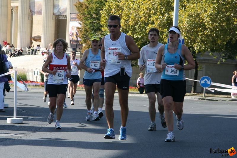 Spar Budapest Maraton 2009 Hoxfeldt Helen,Taastrup; Ertel Maya, Kibbutz Nir-David Spar Budapest Marathon, Run in Hungary Spar Budapest Marathon Hungary 2009, Hoxfeldt Helen,Taastrup; Ertel Maya, Kibbutz Nir-David