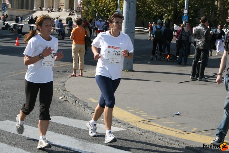 Spar Budapest Maraton futás 2009 Vajthó-Pólya Tünde, Bíróné Gerák Katalin, Veszprém Spar Budapest Maraton futás 2009, Vajthó-Pólya Tünde, Bíróné Gerák Katalin, Veszprém