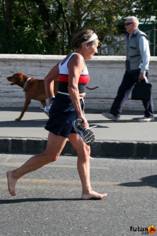 Spar Budapest Maraton futás 2009, maraton befejezés mezítláb, bare foot