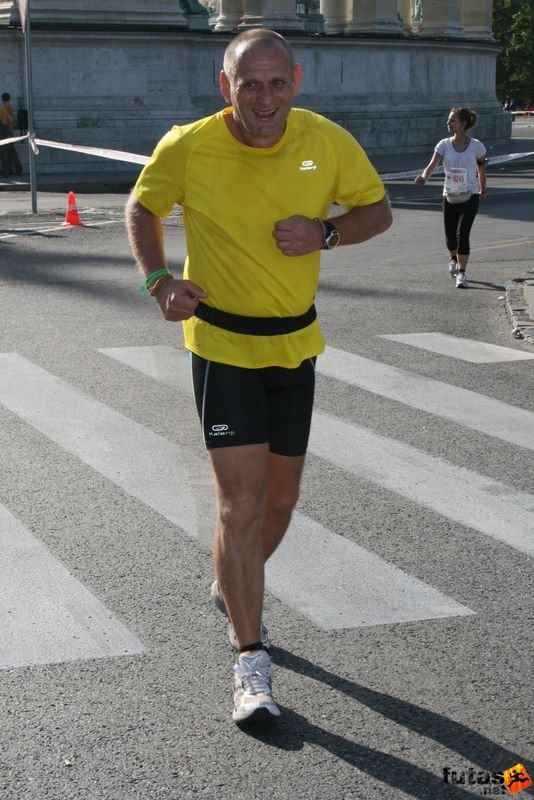 Spar Budapest Maraton futás 2009 csörgősipka Spar Budapest Maraton futás 2009, csörgősipka