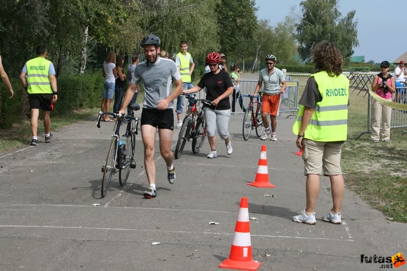 Szeged Csavarker Triatlon Sprint, szeged_csavarker_triatlon_171.jpg, kerékpár, kifutás kerékpárral a depóból