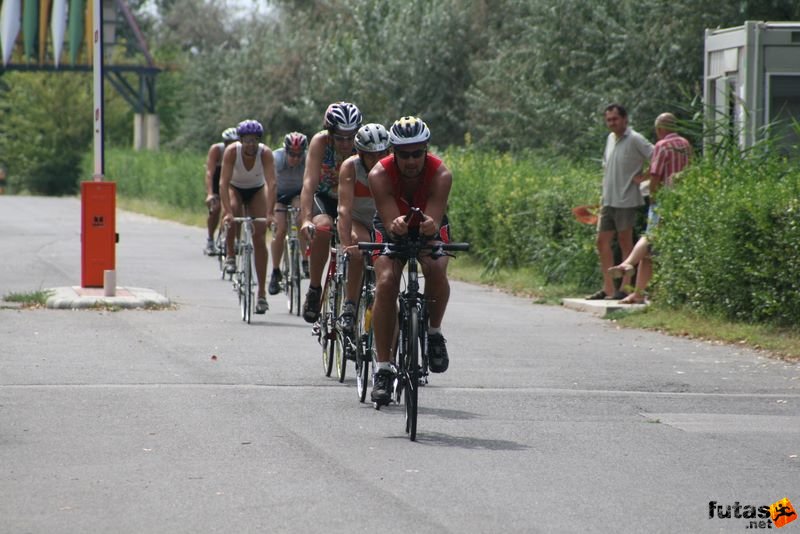 Szeged Csavarker Triatlon Sprint, szeged_csavarker_triatlon_189.jpg, kerékpárosok érkeznek