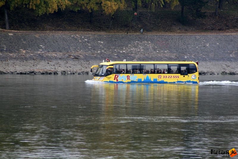 Bus Danube buszjárat a Duna vizén kétéltű busz a Dunán