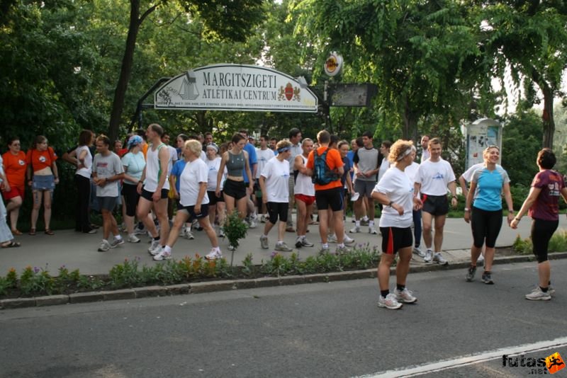 Ultrabalaton After Run img_4648.jpg futók a Margitszigeti Atlétikai Centrum előtt Ultrabalaton After Run, img_4648.jpg, futók a Margitszigeti Atlétikai Centrum előtt