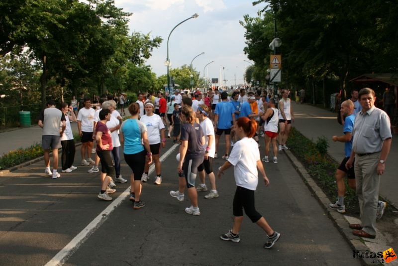 Ultrabalaton After Run img_4651.jpg a futók alig férnek el a margitszigeti úton Ultrabalaton After Run, img_4651.jpg, a futók alig férnek el a margitszigeti úton