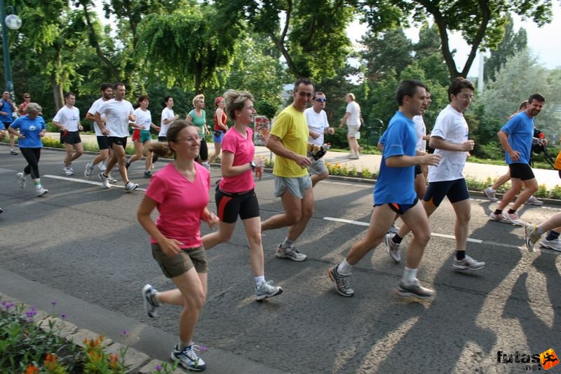 Ultrabalaton After Run img_4670.jpg rózsaszín csapatpólóban a Futórózsák Ultrabalaton After Run, img_4670.jpg, rózsaszín csapatpólóban a Futórózsák