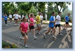 Ultrabalaton After Run rózsaszín csapatpólóban a Futórózsák