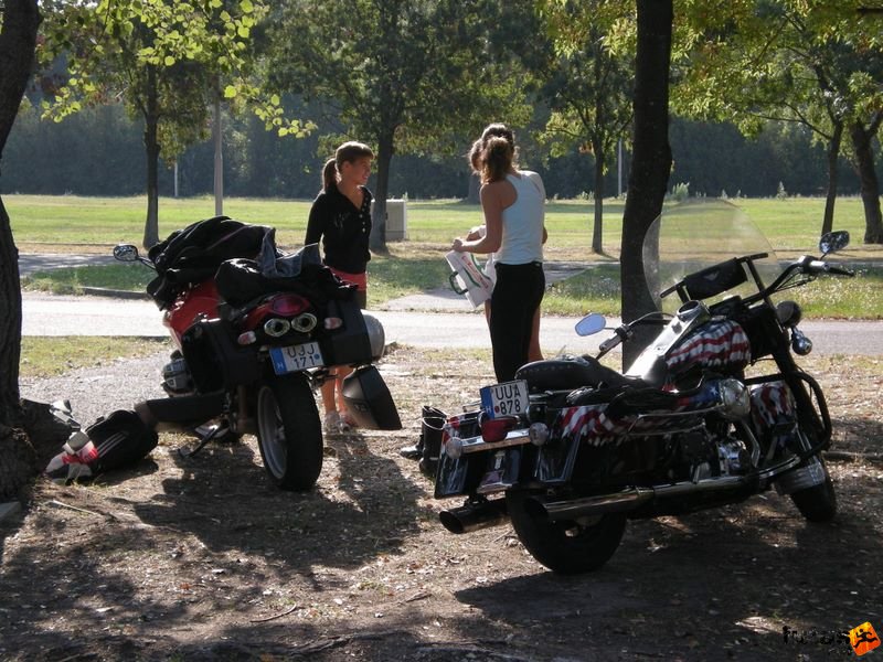 Velencei-tó kör futás motorral érkezők Velencei-tó kör futás, motorral érkezők