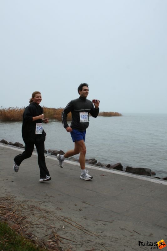 Balaton Félmaraton Balaton Maraton, futó fotós, futás fényképezőgéppel