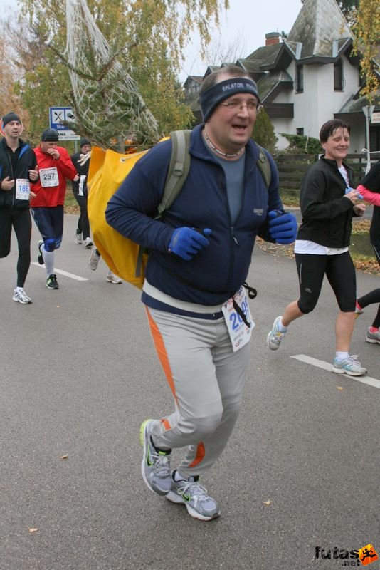 Balaton Félmaraton Balaton Maraton futóverseny, Farkas Ferenc a fenyőfás futó