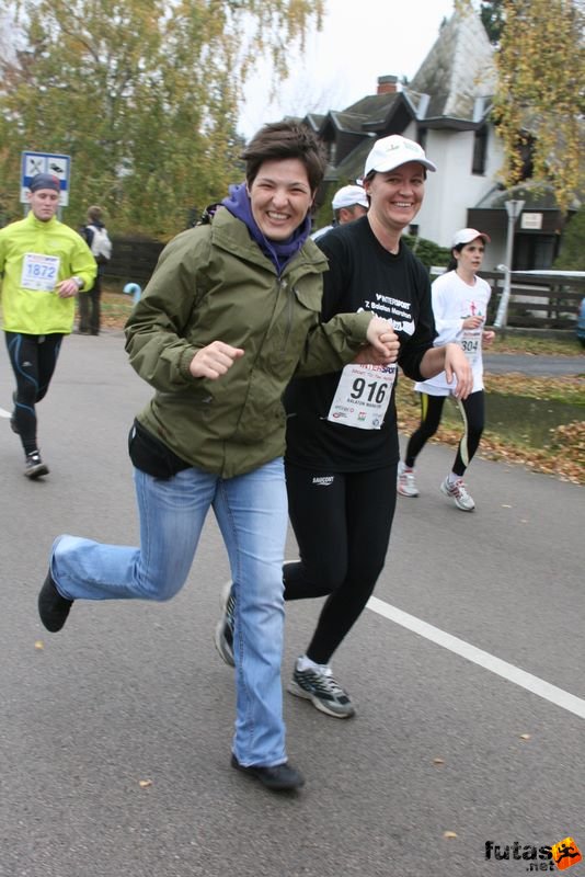 Balaton Félmaraton Balaton Maraton futóverseny, VV: Való Világ Viki Vinca együtt futnak a Balatonnál, bsi szezonzáró balatoni bulifutás