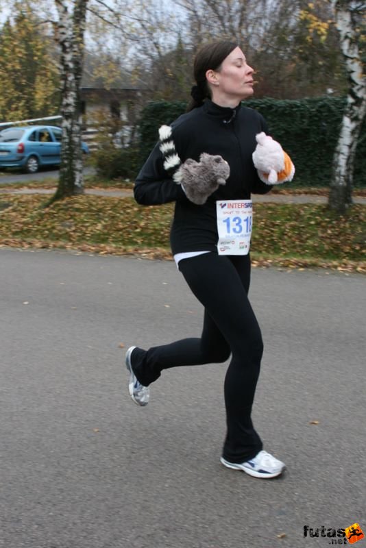 Balaton Félmaraton Balaton Maraton futóverseny, Nagy Katalin a kedvenc kabala állatokkal fut