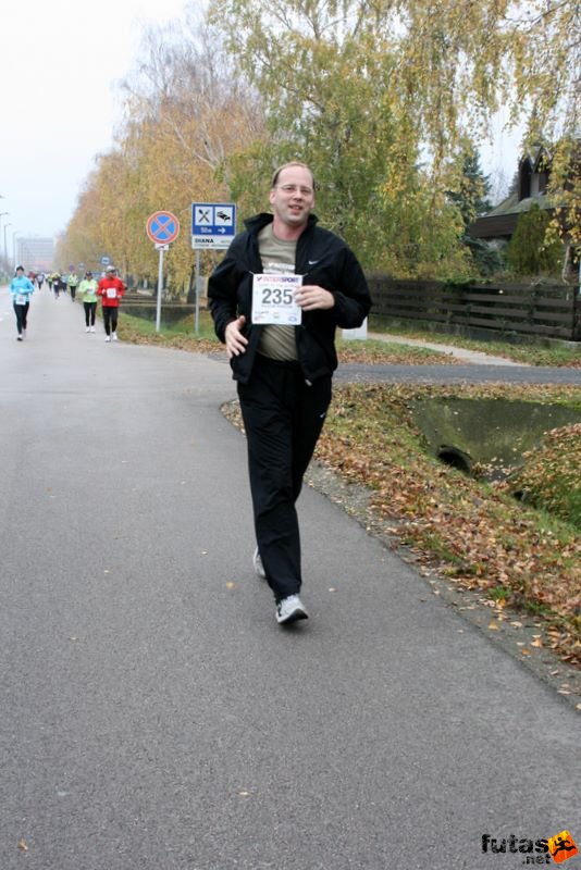 Balaton Félmaraton Balaton Maraton futóverseny, Fóti Marcell a NetAcademia Oktatóközpont vezetője nem csak scripteket futtat