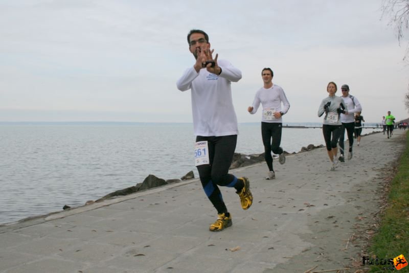 Intersport Balaton Maraton, tapír mobillal fut