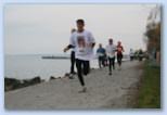 Intersport Balaton Maraton Kefe Komárom futója: Nem az ő saruk - futás az iszap károsultak megsegítésére