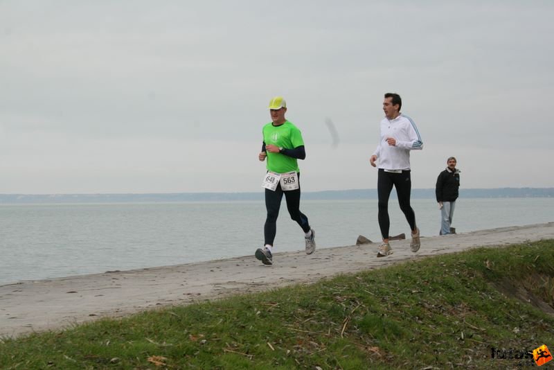 Balaton Maraton Futás, Érdy Gábor Esztergomi Futóművek futója