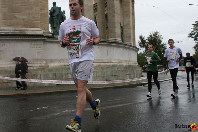 Budapest Marathon Heroes' Square, O Connor Kieran IRL