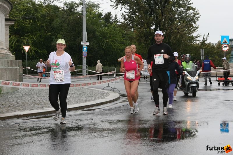 Budapest Marathon Heroes' Square, Nagyné Tóth Andrea