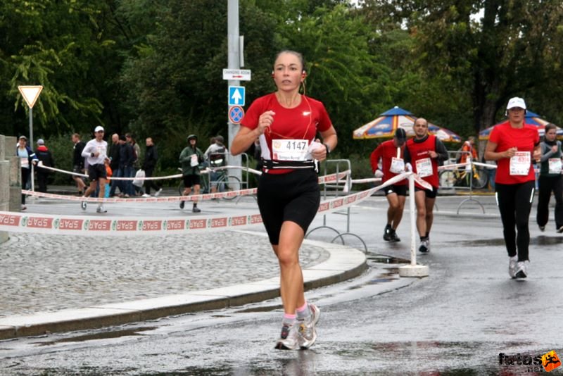 Budapest Marathon Heroes' Square, Maternati Berengere