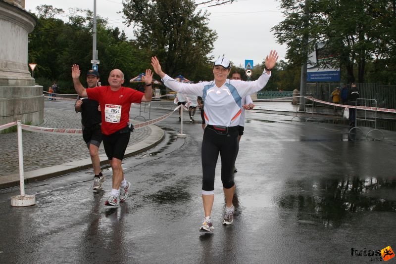 Budapest Marathon Heroes' Square, maratoni futás Budapest Hősök tere