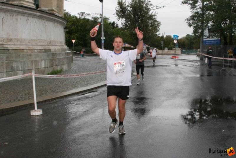Budapest Marathon Heroes' Square, Kurpé László dr maratoni futó