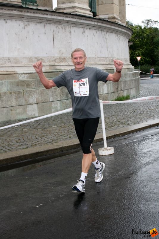 Budapest Marathon Heroes' Square, Snackerstrom Soren, SWE Vasteras