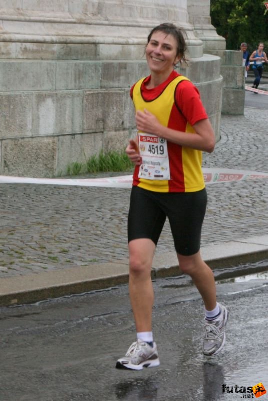 Budapest Marathon Heroes' Square, Malgorzata Butkiewicz, POL Warsaw marathon runner