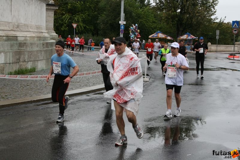 Budapest Marathon Heroes' Square, budapest_marathon_140.jpg