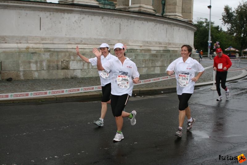 Budapest Marathon Heroes' Square, Lenténé Győri Anikó dr, Zsigmond Réka dr, Matyeákné Farkas Tünde, Tárnok Sprint SE futók