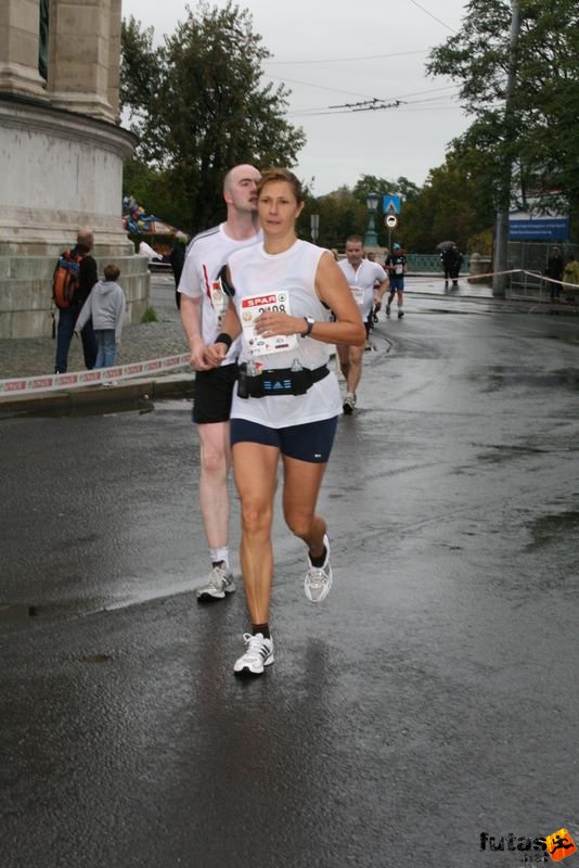 Budapest Marathon Heroes' Square, budapest_marathon_192.jpg