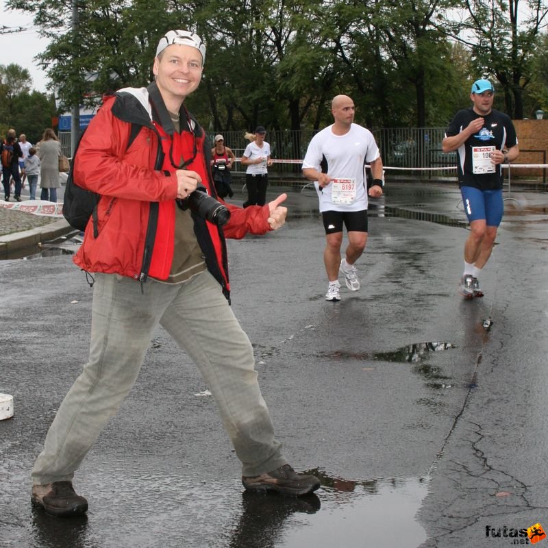 Budapest Marathon Heroes' Square, Szasza