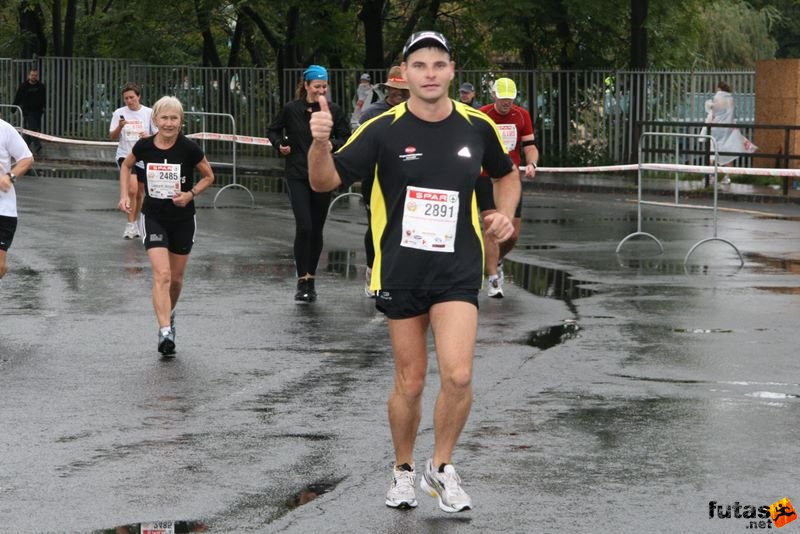 Budapest Marathon Heroes' Square, Balogh Ferenc székesfehárvári maratoni futó