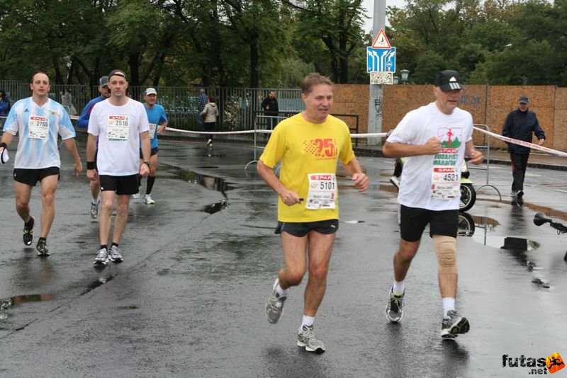Budapest Marathon Heroes' Square, budapest_marathon_204.jpg