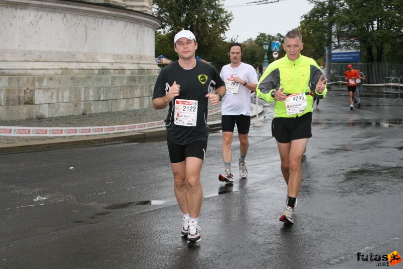 Budapest Marathon Heroes' Square, Károly, Pellikaan Hugo