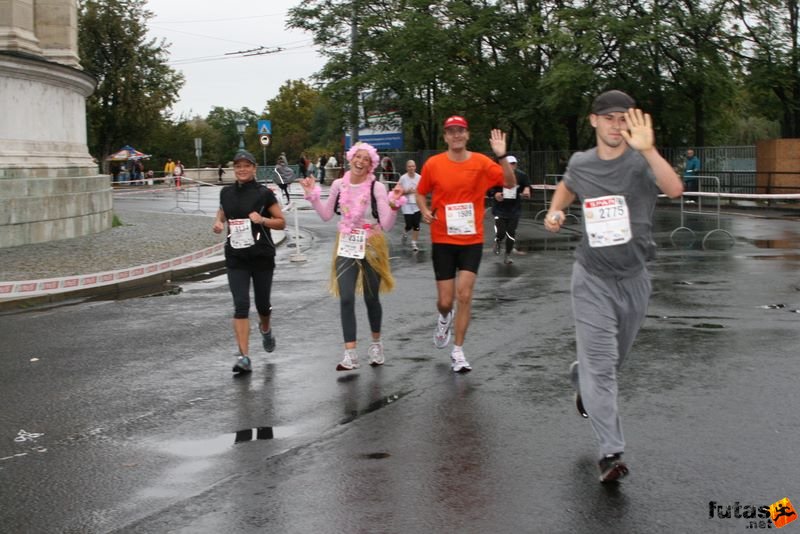 Budapest Marathon Heroes' Square, budapest_marathon_211.jpg