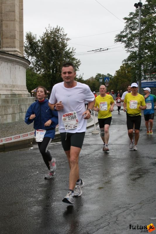 Budapest Marathon Heroes' Square, Krikler László