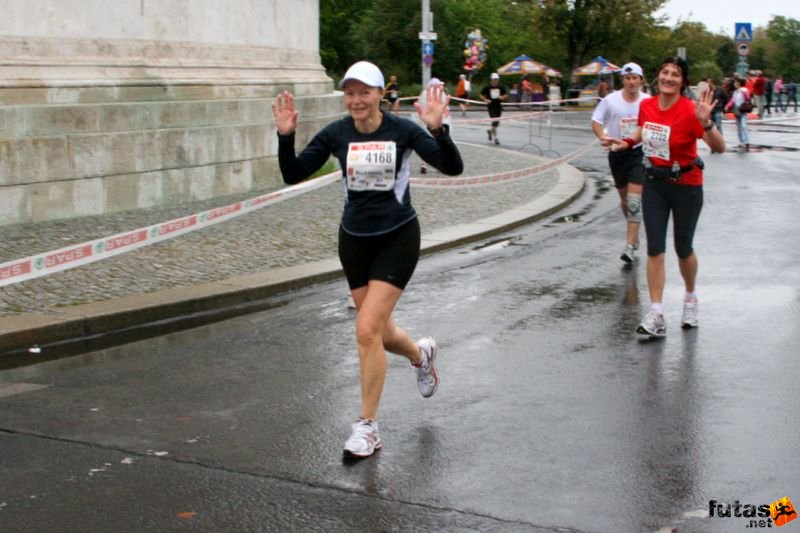 Budapest Marathon Heroes' Square, budapest_marathon_237.jpg