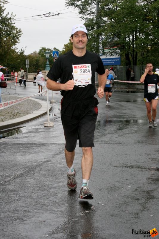 Budapest Marathon Heroes' Square, budapest_marathon_240.jpg