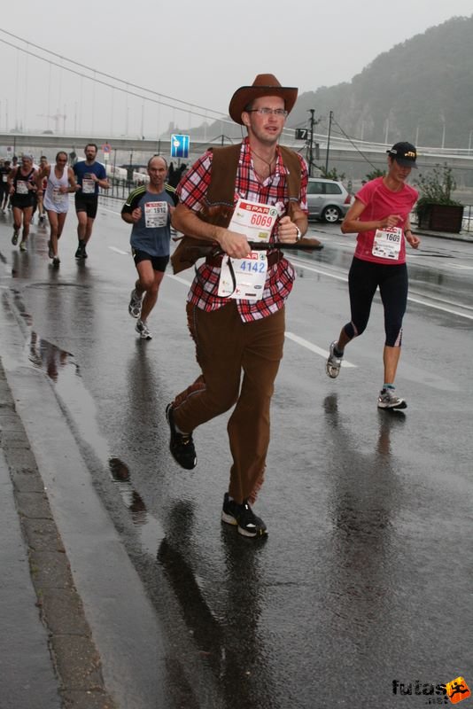Budapest Marathon Hungary, Ákos